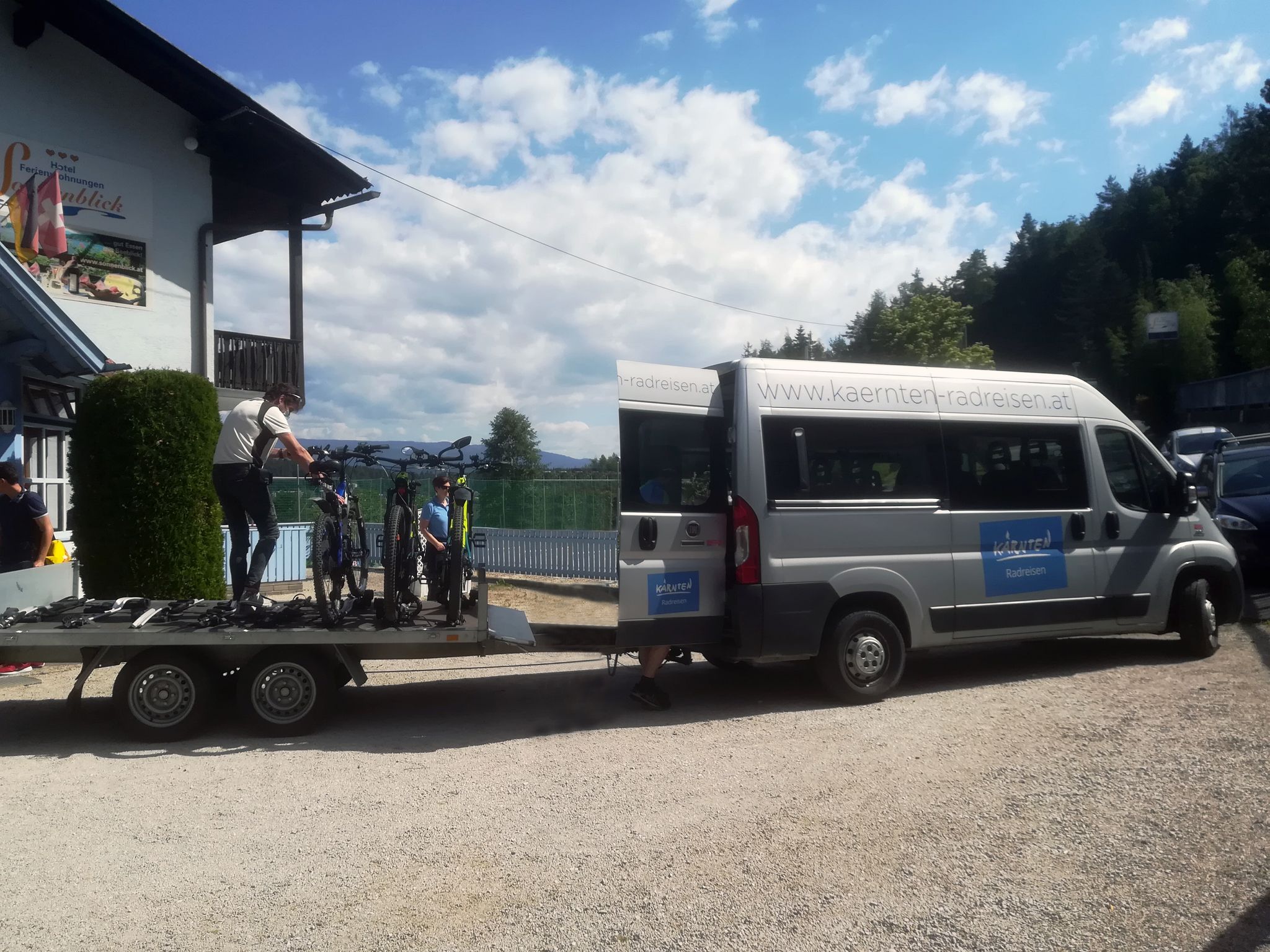 bequeme das Gepäck transportieren lassen - der Kärnten Radreisen Drauradwegbus